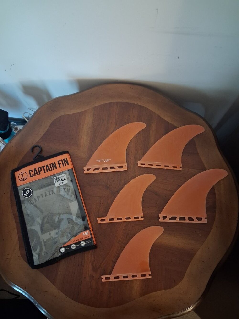 NIP CF Captain Fin Tyler Warren 4.69 Fiberglass 5 Orange Fins Surfboard